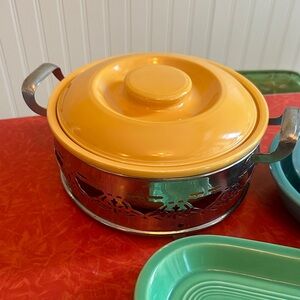 Fiesta Ware Homer Laughlin Kitchen Kraft Casserole Dish with Metal Serving Stand